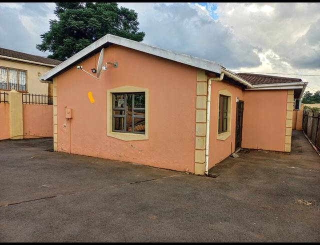 1 BEDROOM PROPERTY TO RENT IN PANORAMA GARDENS